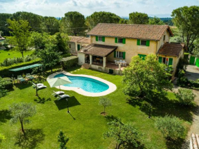  Inviting villa in Lorgues with enclosed garden  Лорге